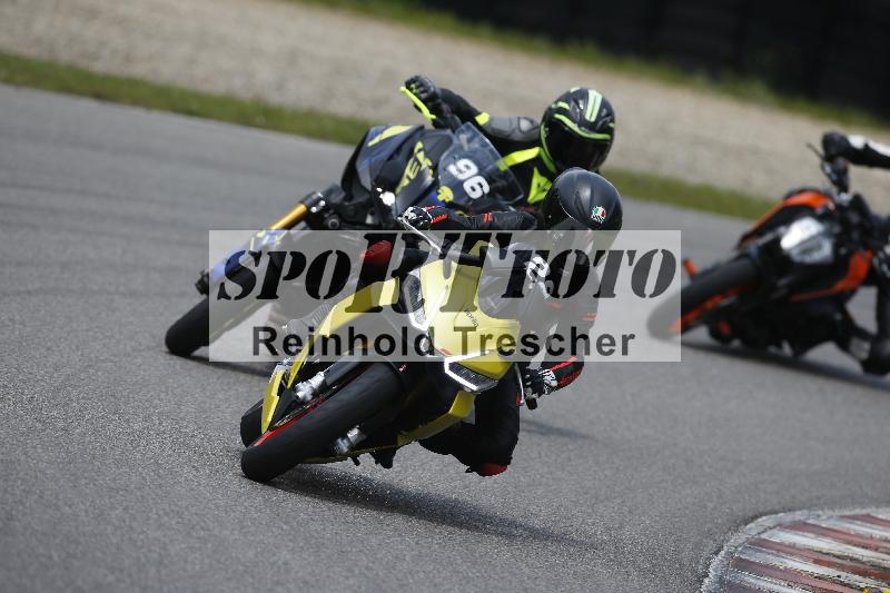 /Archiv-2024/29 12.06.2024 MOTO.CH Track Day ADR/Gruppe blau/28